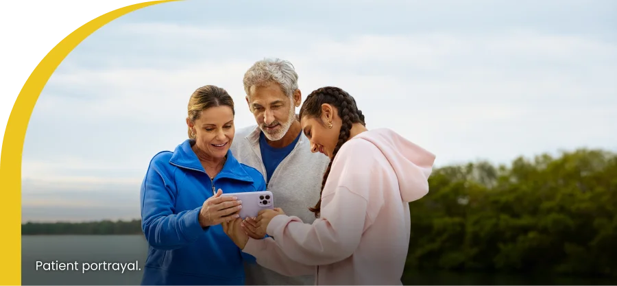 parents with daughter looking at a cellphone